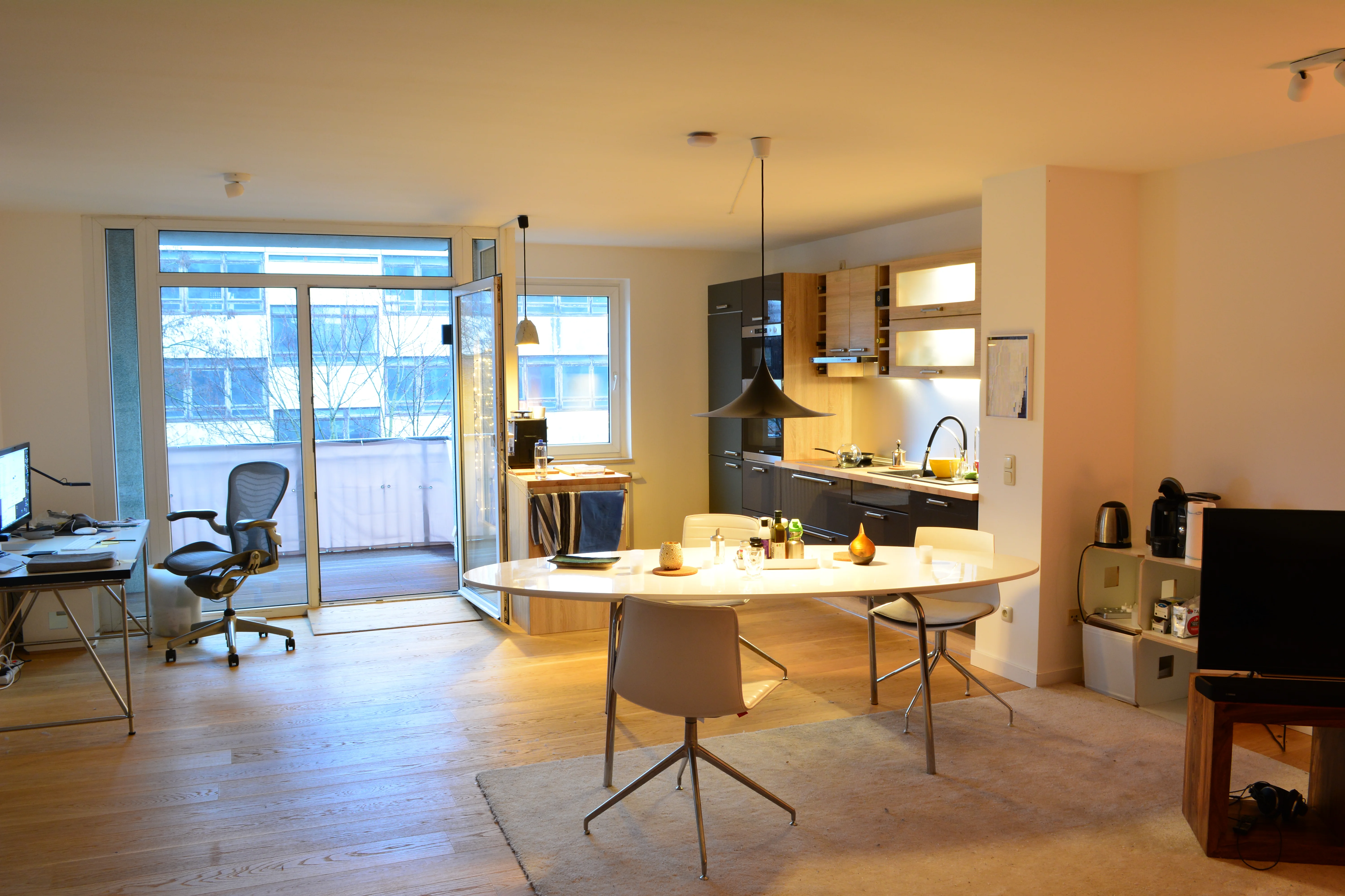 ADA36 Studio - Minimalistisches Loft Wohnbereich mit modernem Design in Kreuzberg, Berlin